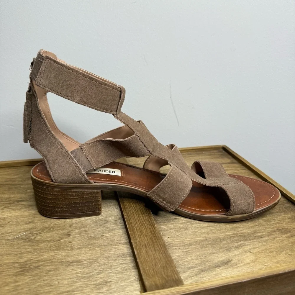 Steve Madden Daviss gladiator sandal in taupe suede